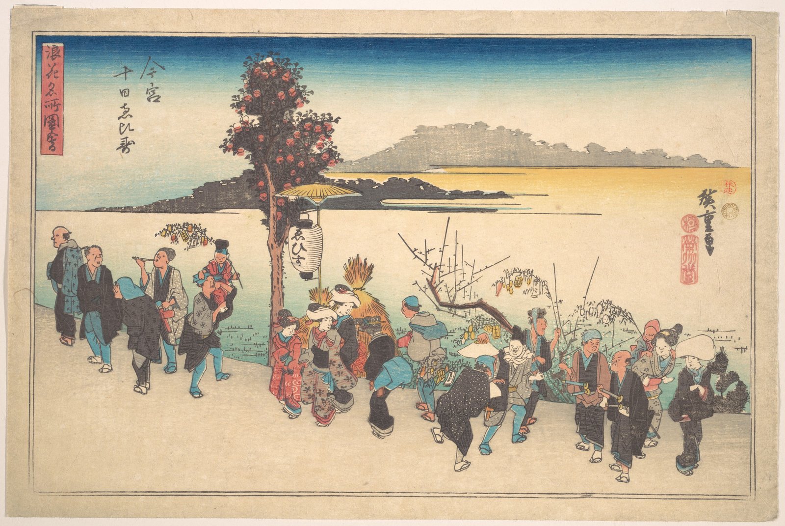 江戸時代の木版画。青い空の下、赤い花の木と「ゑびす」と書いた提灯のそばを、飾りを付けた笹を担いだ着物姿の人々が歩く