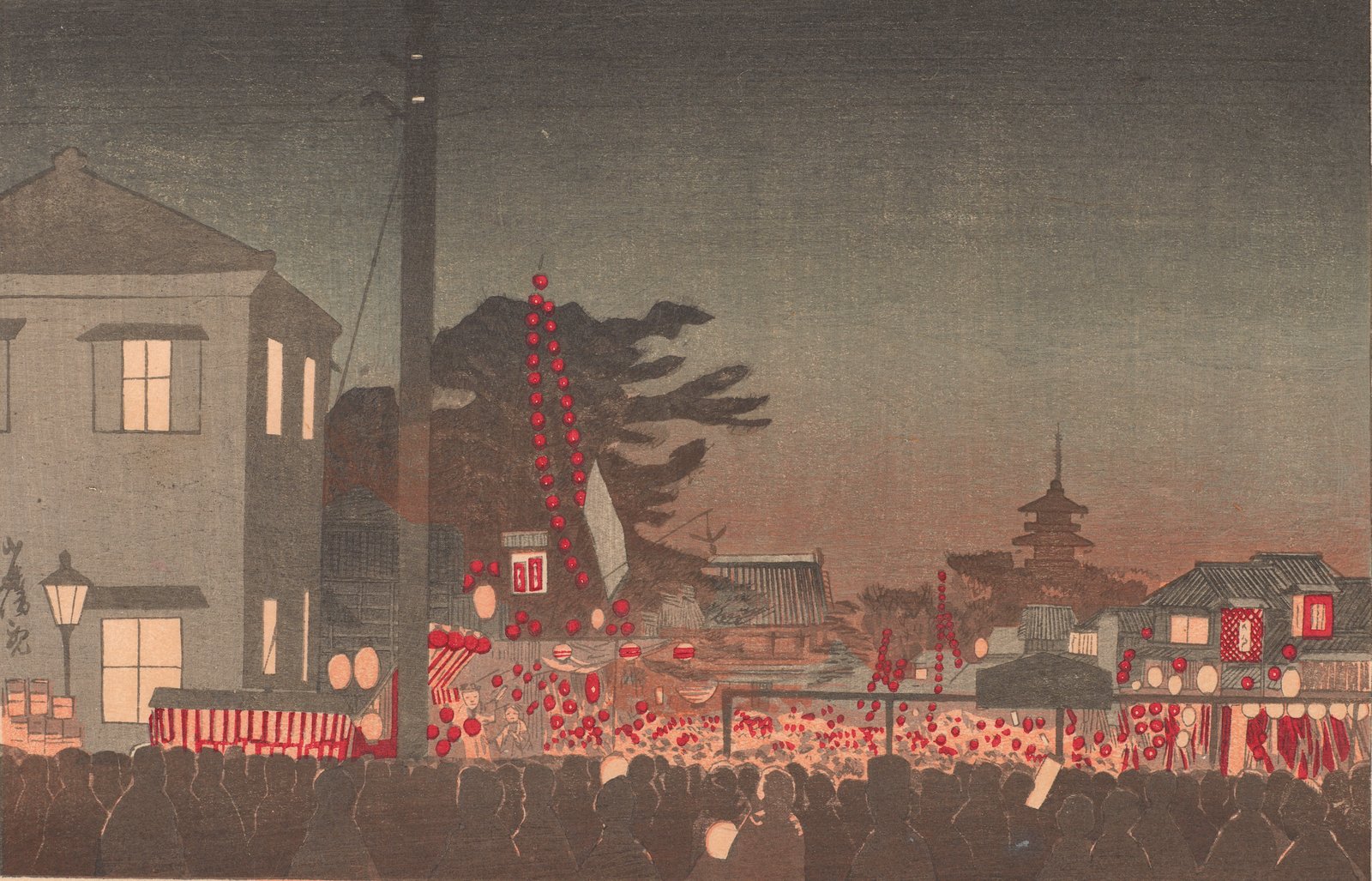 夜の浅草寺の年の市を描いた木版画。提灯を連ねた露店の前に人垣ができ、奥に五重塔の影が見える